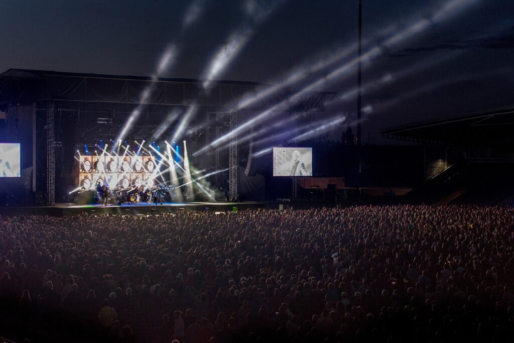 concert, stage, event-601537.jpg